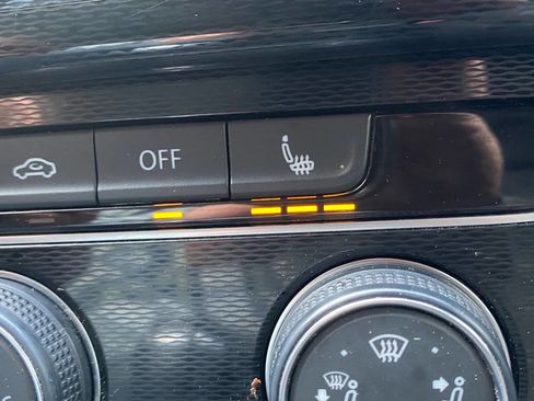 Used 2017 Volkswagen GTI Sport image 38