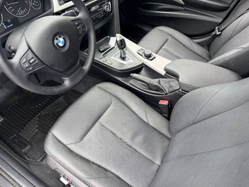 Used 2018 BMW 320i xDrive Sedan w/ Convenience Package AWD/4WD image 16
