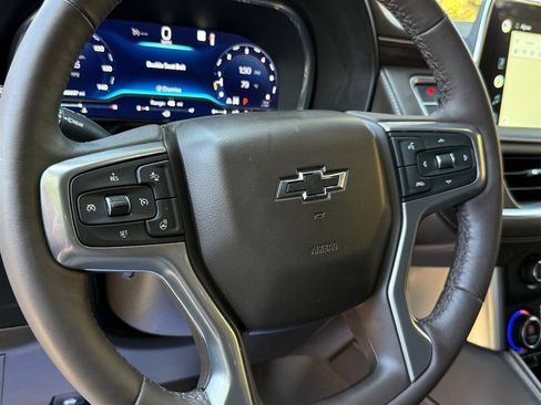 Used 2022 Chevrolet Tahoe Z71 w/ Luxury Package AWD/4WD image 43