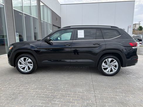 Certified 2022 Volkswagen Atlas SE w/ Panoramic Sunroof Package AWD/4WD image 3