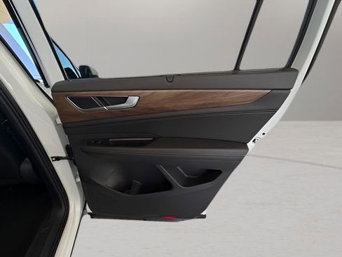 Used 2025 Volkswagen Atlas SE image 34