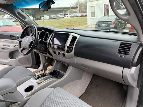 Used 2011 Toyota Tacoma 4x4 Access Cab V6 image 13