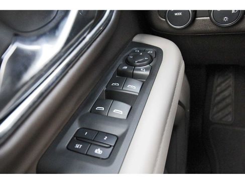 Used 2023 Chevrolet Tahoe Z71 w/ Luxury Package AWD/4WD image 20