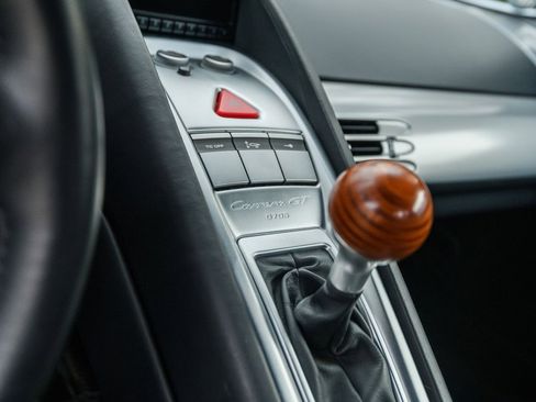 Used 2005 Porsche Carrera GT image 20