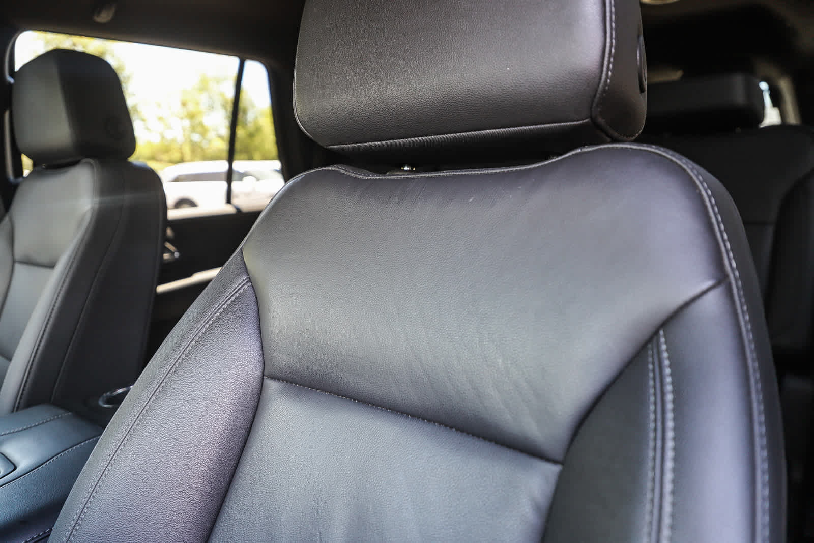 Used 2024 Chevrolet Tahoe LT w/ Luxury Package RWD image 25