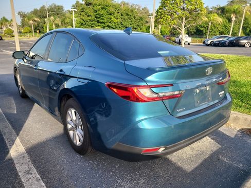Used 2025 Toyota Camry LE w/ Convenience Package FWD image 5