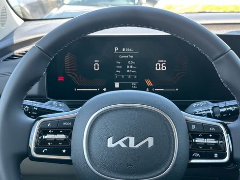 New 2026 Kia Carnival EX FWD image 23