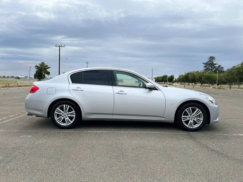Used 2015 INFINITI Q40 w/ Navigation Package RWD image 4