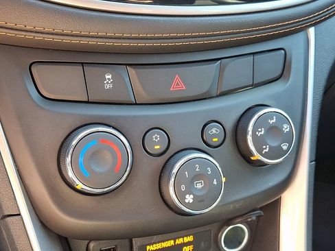 Used 2022 Chevrolet Trax LT w/ Driver Confidence Package AWD/4WD image 15