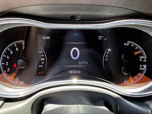 Used 2019 Jeep Grand Cherokee Altitude AWD/4WD image 12