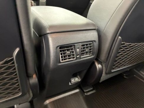 Used 2024 Toyota 4Runner Limited AWD/4WD image 19