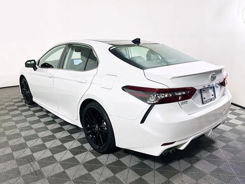 Used 2023 Toyota Camry XSE FWD image 5