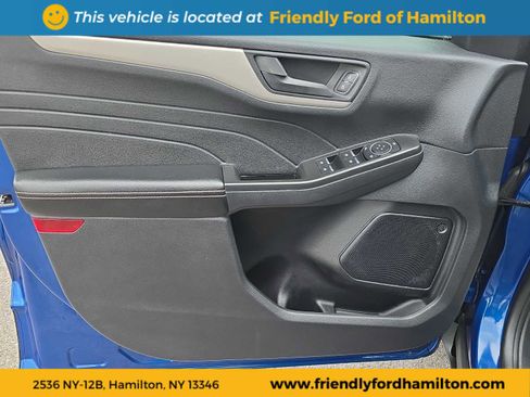 Used 2022 Ford Escape SE w/ SE Sport Appearance Package image 30