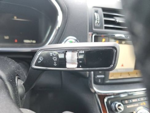 Used 2019 Lincoln Continental Reserve FWD image 30