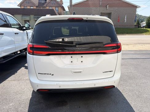 Used 2025 Chrysler Pacifica Limited FWD image 4