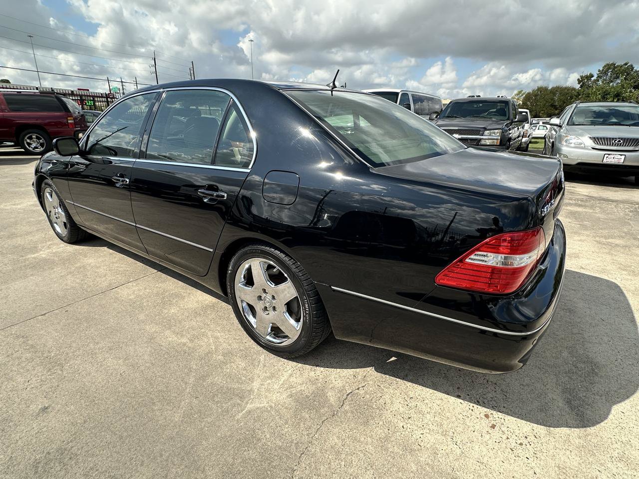 Used 2005 Lexus LS 430 RWD image 3