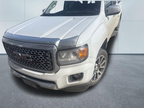 Used 2017 GMC Canyon Denali image 3