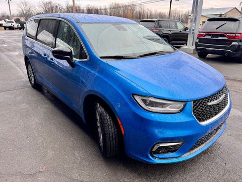 New 2026 Chrysler Pacifica Select image 6