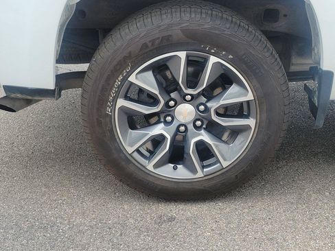 Used 2023 Chevrolet Silverado 1500 LT AWD/4WD image 7