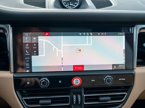 New 2026 Porsche Macan image 18