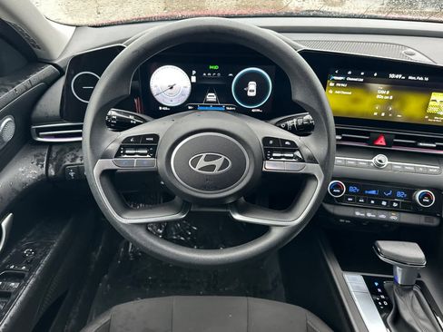 Used 2024 Hyundai Elantra SEL image 14