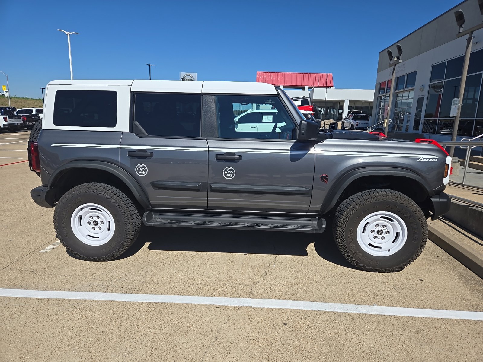 Used 2025 Ford Bronco Heritage Edition AWD/4WD image 4