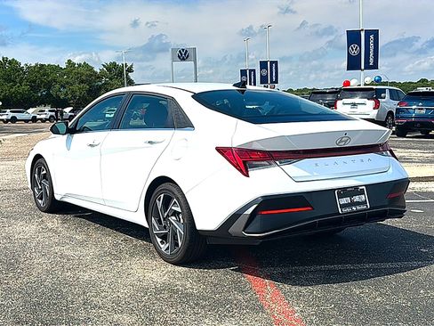 Used 2025 Hyundai Elantra SEL FWD image 6