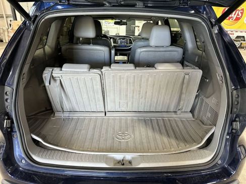 Used 2016 Toyota Highlander Limited image 25