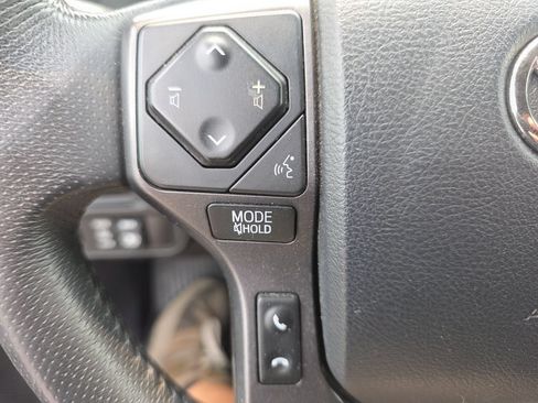 Used 2017 Toyota Tacoma TRD Sport w/ Tow Package (A/T) AWD/4WD image 22
