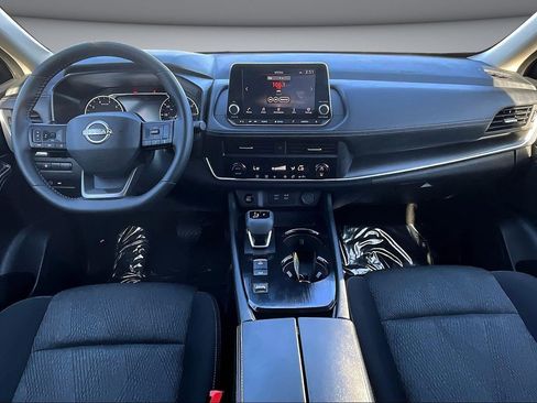 Used 2025 Nissan Rogue SV image 7