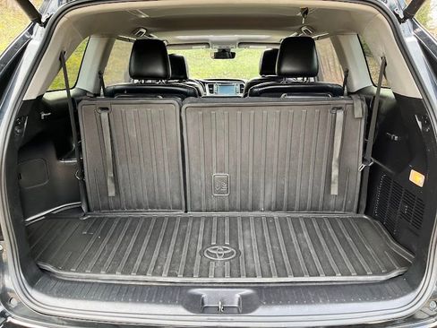 Used 2018 Toyota Highlander XLE image 48