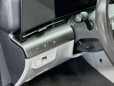 Used 2025 Hyundai Kona SEL FWD image 17