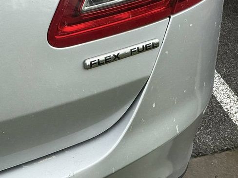 Used 2018 Ford Taurus SE FWD image 9