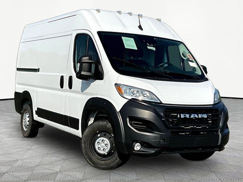 Used 2023 RAM ProMaster 2500 w/ Driver Convenience Group FWD image 3