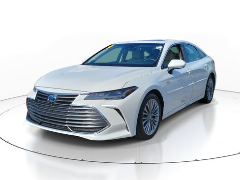 Used 2019 Toyota Avalon Limited w/ Advanced Safety Package FWD image 3