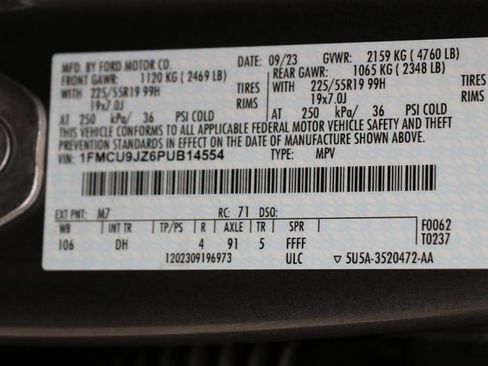 Used 2023 Ford Escape Platinum w/ Premium Technology Package AWD/4WD image 31