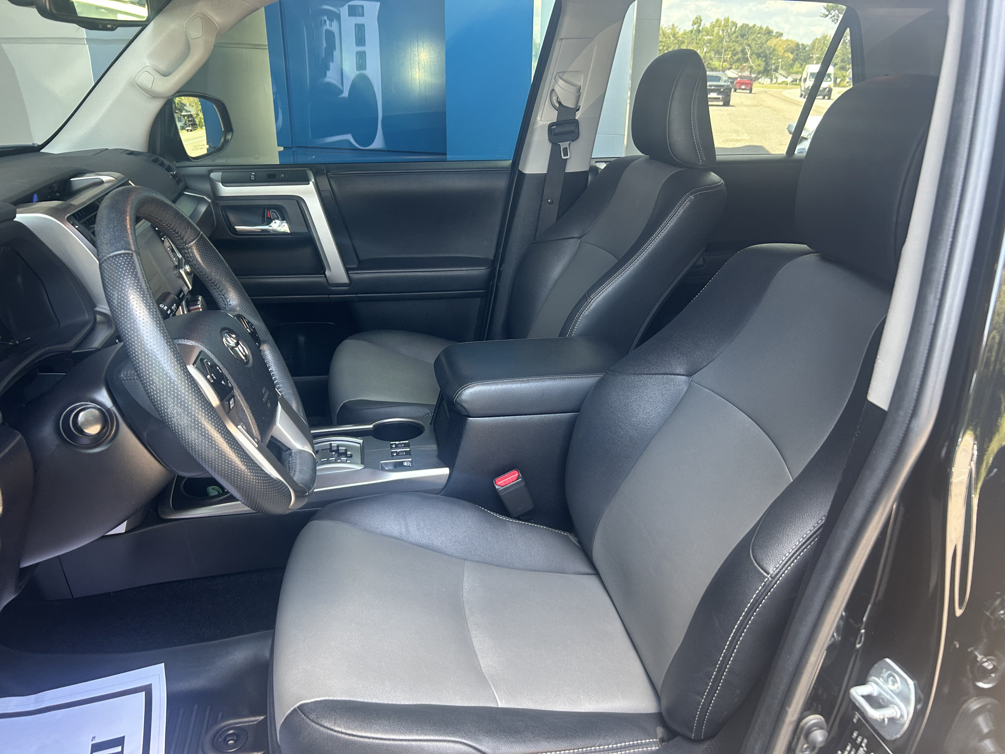 Used 2020 Toyota 4Runner SR5 Premium w/ Moonroof Package AWD/4WD image 9