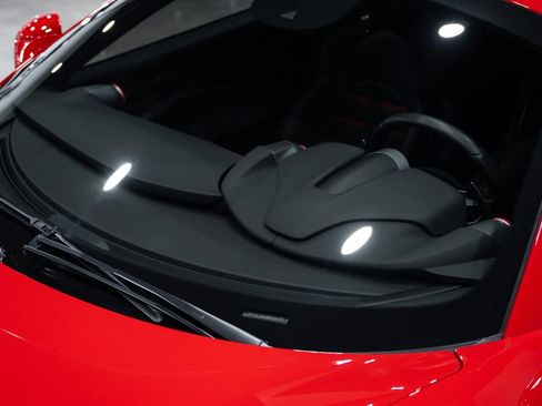 Used 2021 Ferrari F8 Tributo image 17