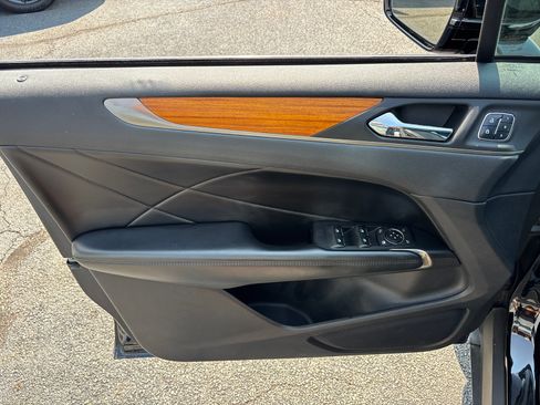 Used 2018 Lincoln MKC Select FWD image 11