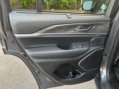 New 2024 Jeep Grand Cherokee Limited 4xe w/ Luxury Tech Group II image 17