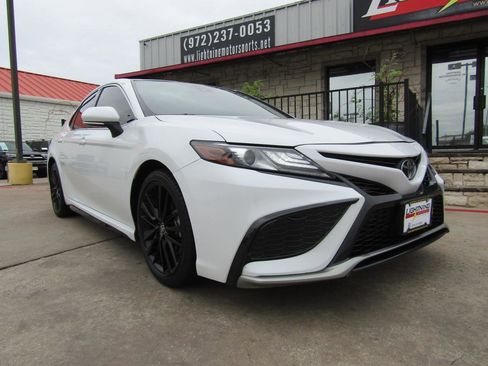 Used 2021 Toyota Camry XSE image 6