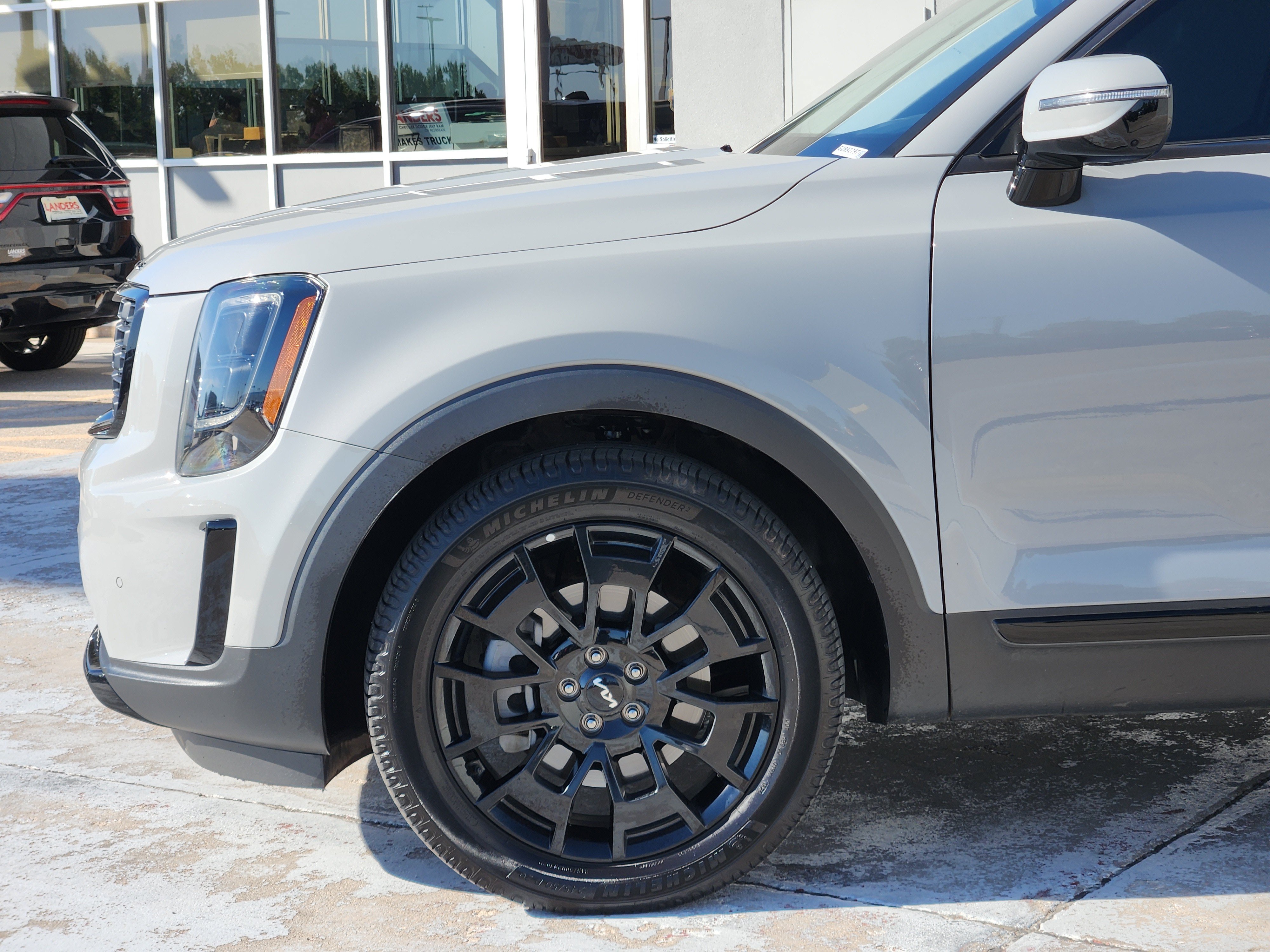 Used 2022 Kia Telluride SX w/ SX Prestige Package AWD/4WD image 9