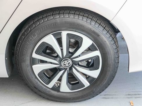 Used 2017 Toyota Prius Prime Premium w/ Carpet Mat Package FWD image 12