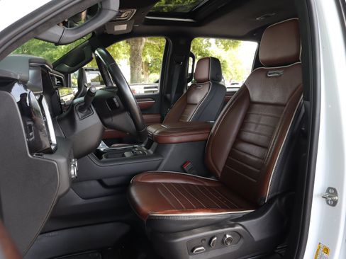 Used 2025 GMC Sierra 2500 Denali Ultimate AWD/4WD image 9