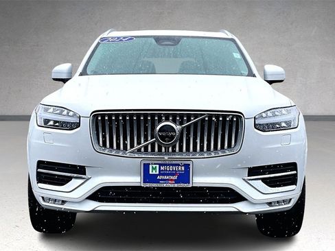 Used 2024 Volvo XC90 B6 Plus image 2