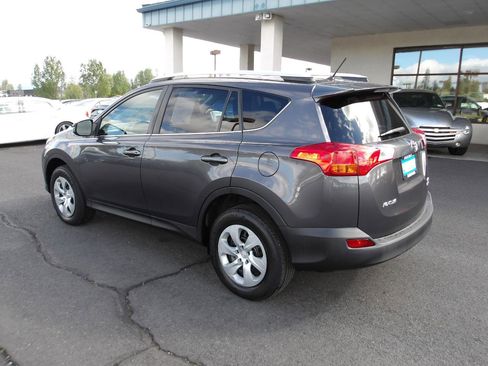 Used 2015 Toyota RAV4 LE AWD/4WD image 3