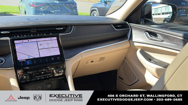 Used 2022 Jeep Grand Cherokee Limited AWD/4WD image 26