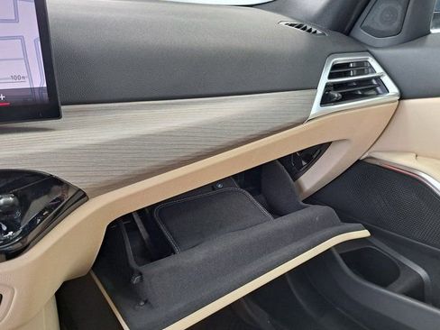 Used 2025 BMW 330i Sedan image 17