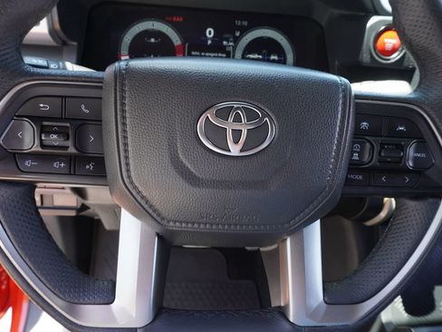 Used 2025 Toyota Tacoma TRD Sport AWD/4WD image 18