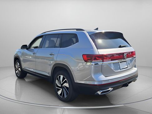 Certified 2025 Volkswagen Atlas SE FWD image 3